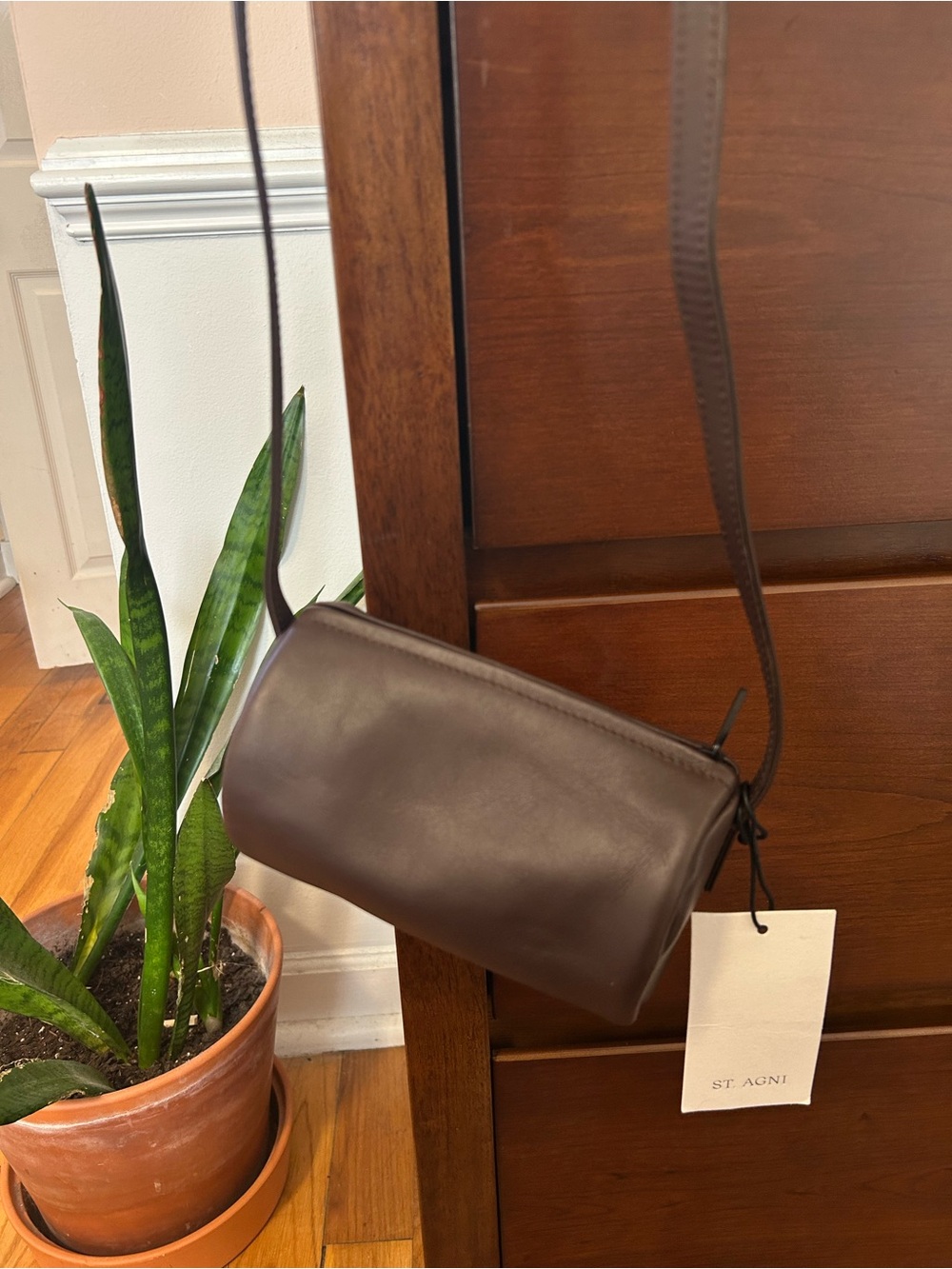 NWT St Agni Connolo Sling Pouch in Chocolate - Picture 6 of 6